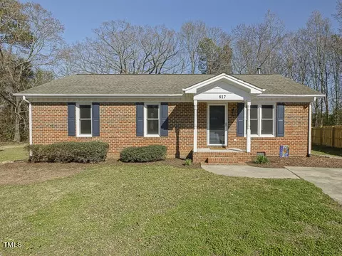 817 Starfield Ct, Fuquay Varina, NC 27526
