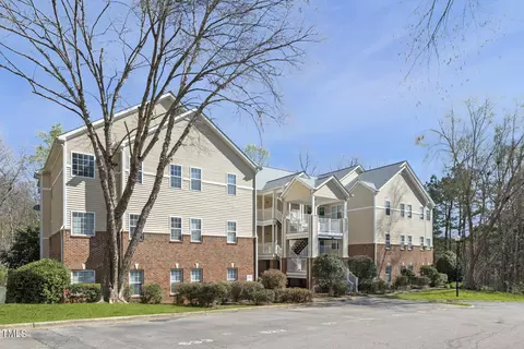 512 Glenolden Ct, Cary, NC 27513
