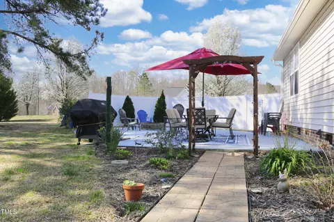 16 Moonlight Dr, Garner, NC 27529 photo 5