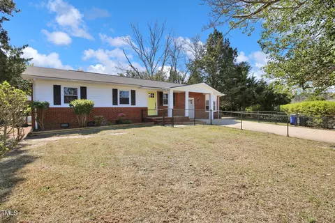 428 Cimarron Dr, Fayetteville, NC 28303