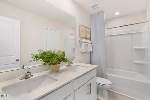 Bath - 444 Shorthorn Dr, Wake Forest, NC 27587 photo 2 of 4