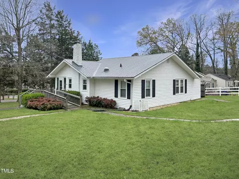 401 N Fir Ave, Siler City, NC 27344
