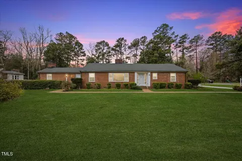 507 E 2nd St, Kenly, NC 27542