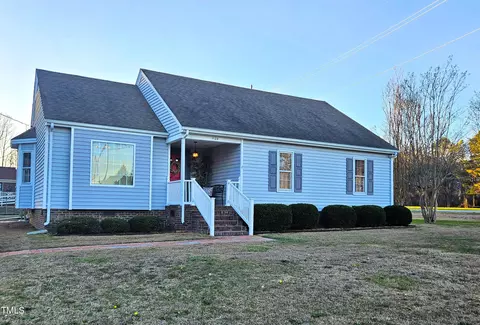1128 Strawbush Rd, Rocky Mount, NC 27804