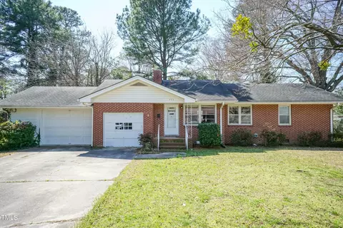 306 Pelham St, Selma, NC 27576