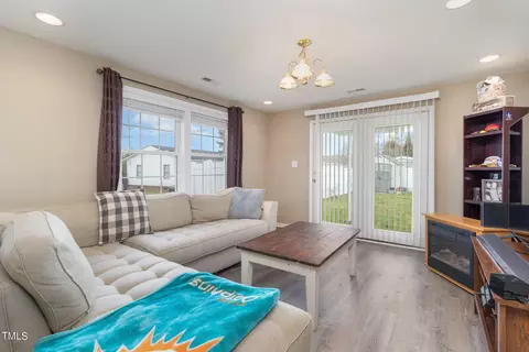 79 E Dooley St, Coats, NC 27521 photo 9