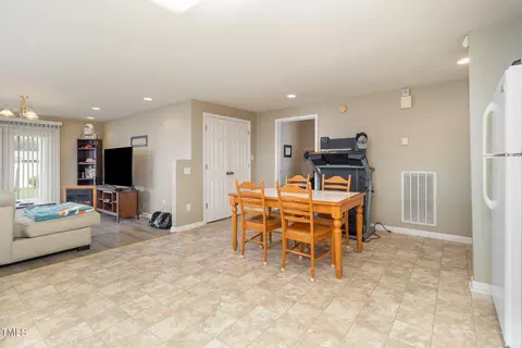 79 E Dooley St, Coats, NC 27521 photo 12