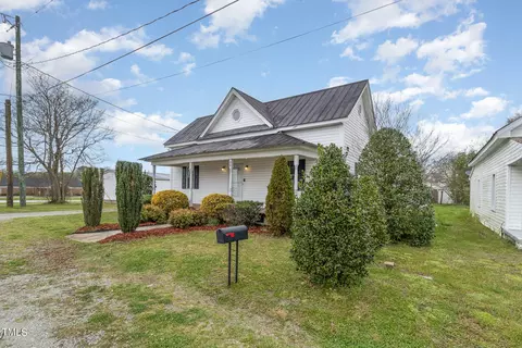 79 E Dooley St, Coats, NC 27521 photo 2