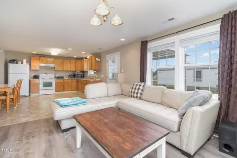 79 E Dooley St, Coats, NC 27521 photo 10