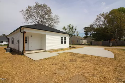 172 E Jackson St, Coats, NC 27521 photo 6