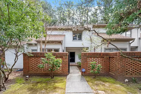 19 Bloomsbury Ct, Chapel Hill, NC 27517