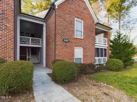 1006 Kingswood Dr #D, Chapel Hill, NC 27517