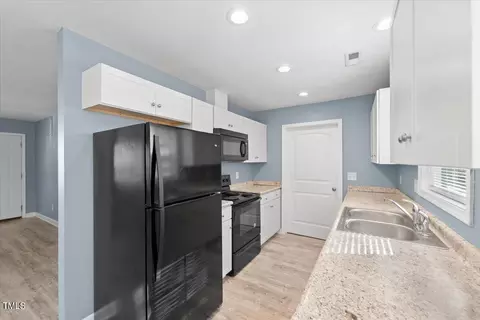 1111 Hampton Ct, Burlington, NC 27217 photo 16