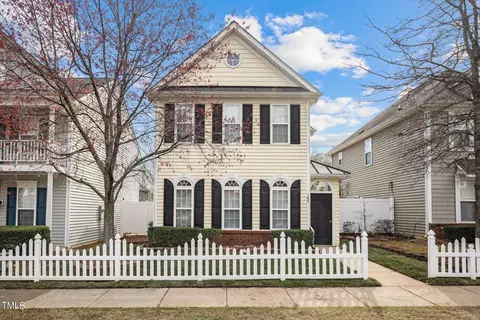 142 Tuscarora Ln, Clayton, NC 27520