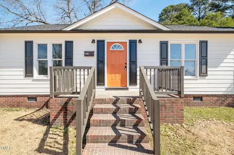 611 E Hill St, Benson, NC 27504 photo 1