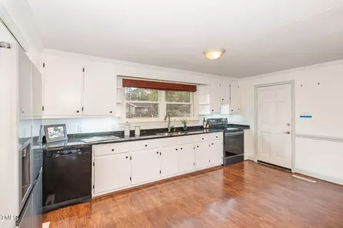 4301 Newby Dr, Durham, NC 27704 photo 8