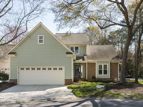 307 Tweed Cir, Cary, NC 27511