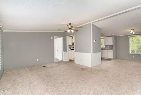 815 W Watson Rd, Benson, NC 27504 photo 4