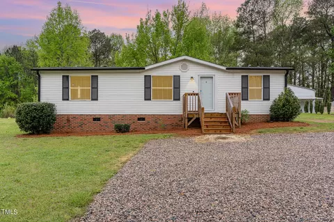 815 W Watson Rd, Benson, NC 27504