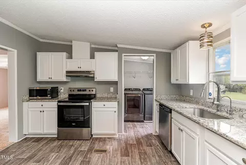 815 W Watson Rd, Benson, NC 27504 photo 7