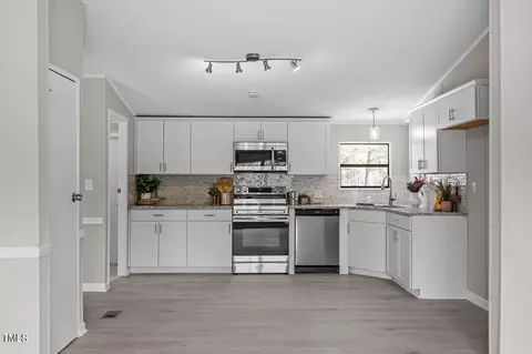 858 Foster Rd, Henderson, NC 27537