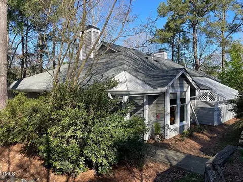 102 Kirkwood Dr, Chapel Hill, NC 27514