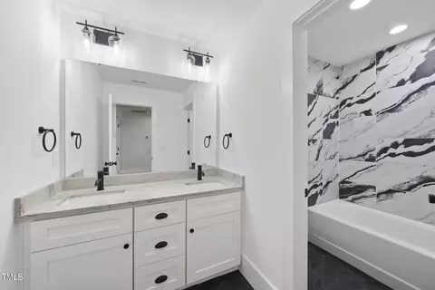 Bath - 414 Latta Rd, Durham, NC 27712 photo 5 of 5