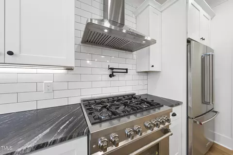 Kitchen - 414 Latta Rd, Durham, NC 27712 photo 5 of 6