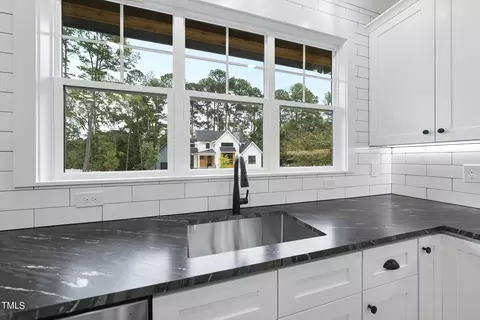 Kitchen - 414 Latta Rd, Durham, NC 27712 photo 4 of 6