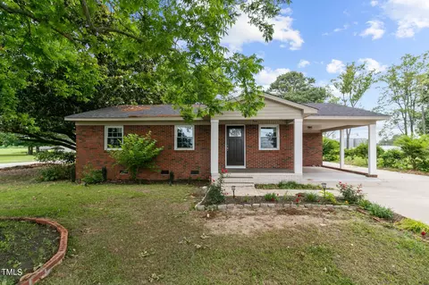 710 W Main St, Clinton, NC 28328