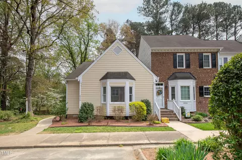 8328 Wycombe Ln, Raleigh, NC 27615