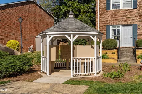 129 Chaucer Ct, Carrboro, NC 27510