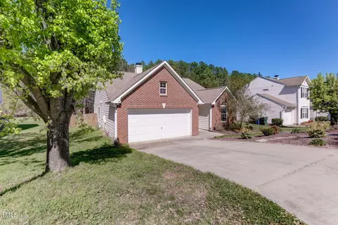 520 Crossview Ln, Durham, NC 27703 photo 2