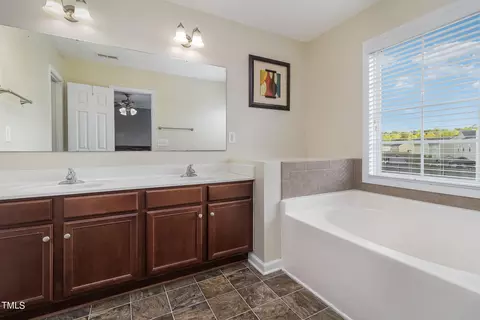 Bath - 179 Botanical Ct, Bunnlevel, NC 28323 photo 1 of 2