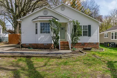 112 Markham St, Burlington, NC 27215