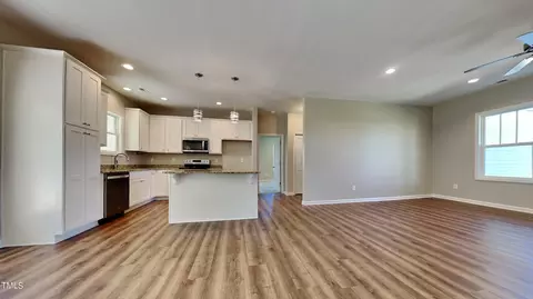 722 Maple Ave, Dunn, NC 28334 photo 4