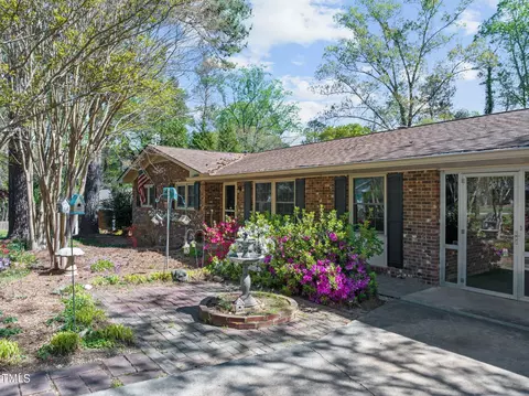 1712 Pinedale Dr, Raleigh, NC 27603