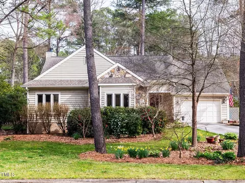 6523 Glen Forrest Dr, Chapel Hill, NC 27517