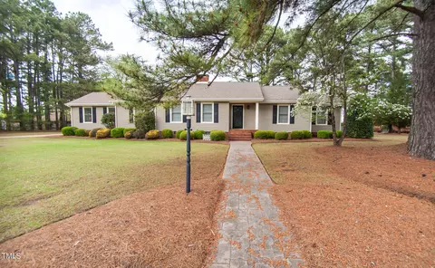 102 Winterlochen Dr, Dunn, NC 28334