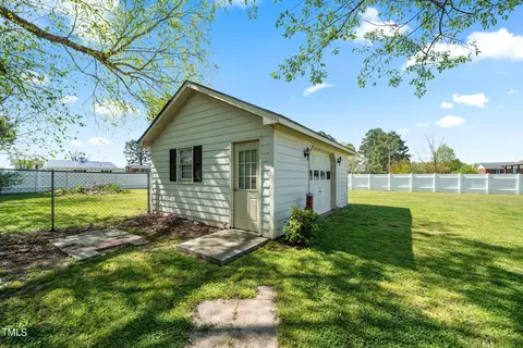 129 Red Robin Dr, Dunn, NC 28334 photo 26