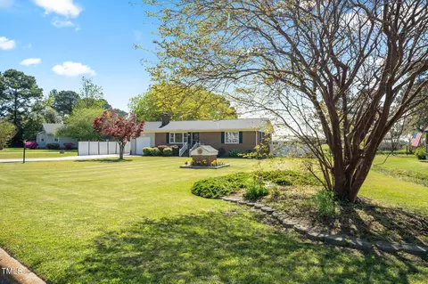 129 Red Robin Dr, Dunn, NC 28334 photo 3