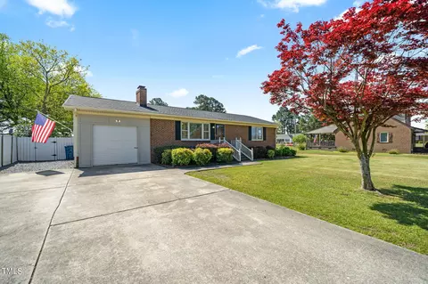 129 Red Robin Dr, Dunn, NC 28334 photo 1