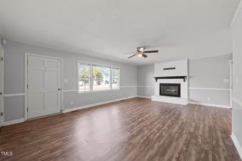 129 Red Robin Dr, Dunn, NC 28334 photo 4