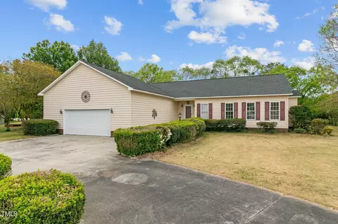 390 Club House Dr, Dunn, NC 28334