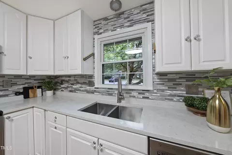 3152 Morningside Dr, Raleigh, NC 27607 photo 5