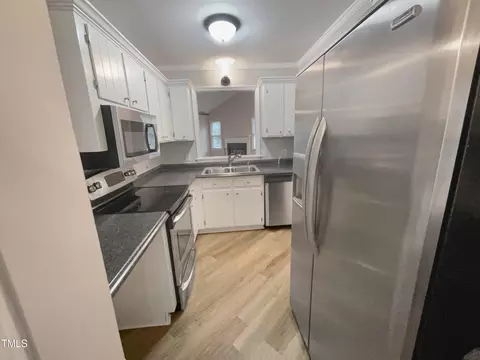 100 Boldleaf Ct, Cary, NC 27513 photo 9