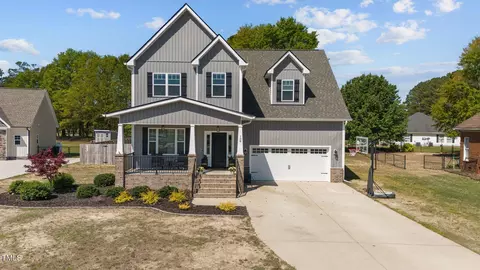 108 Stonehenge Dr, Dunn, NC 28334
