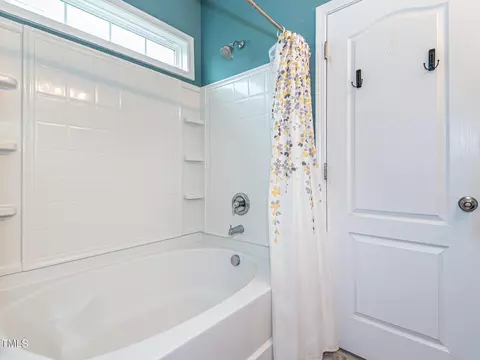 Bath - 98 Dropseed Ln, Smithfield, NC 27577 photo 3 of 3