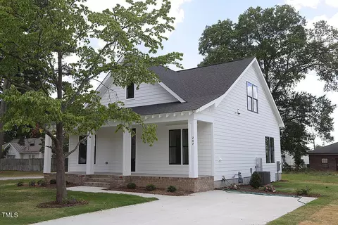 207 W Harnett St, Dunn, NC 28334