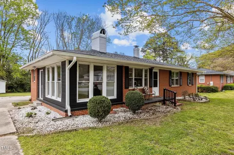906 Forest Dr, Garner, NC 27529
